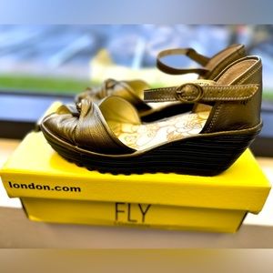 London Fly bronze sandals